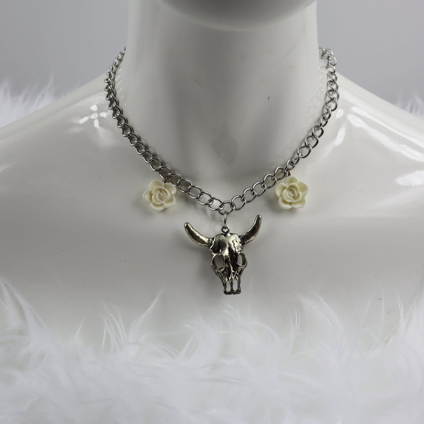 NECKLACE - Roses & Scull