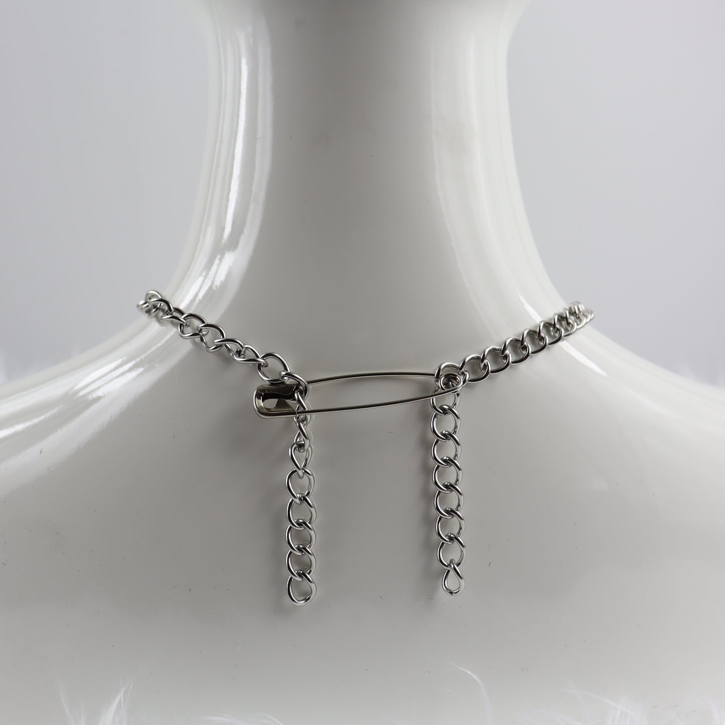 NECKLACE - Roses & Scull