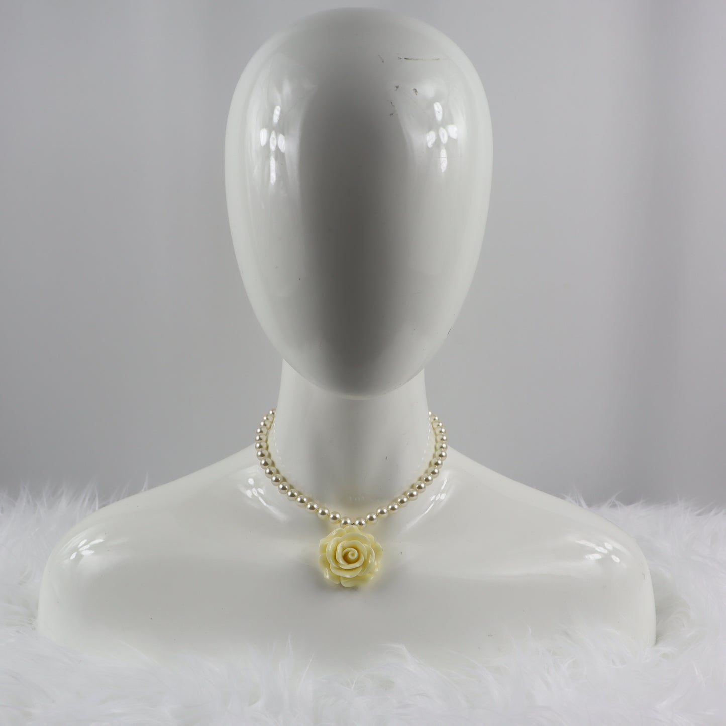 NECKLACE - LARGE WHITE ROSE
