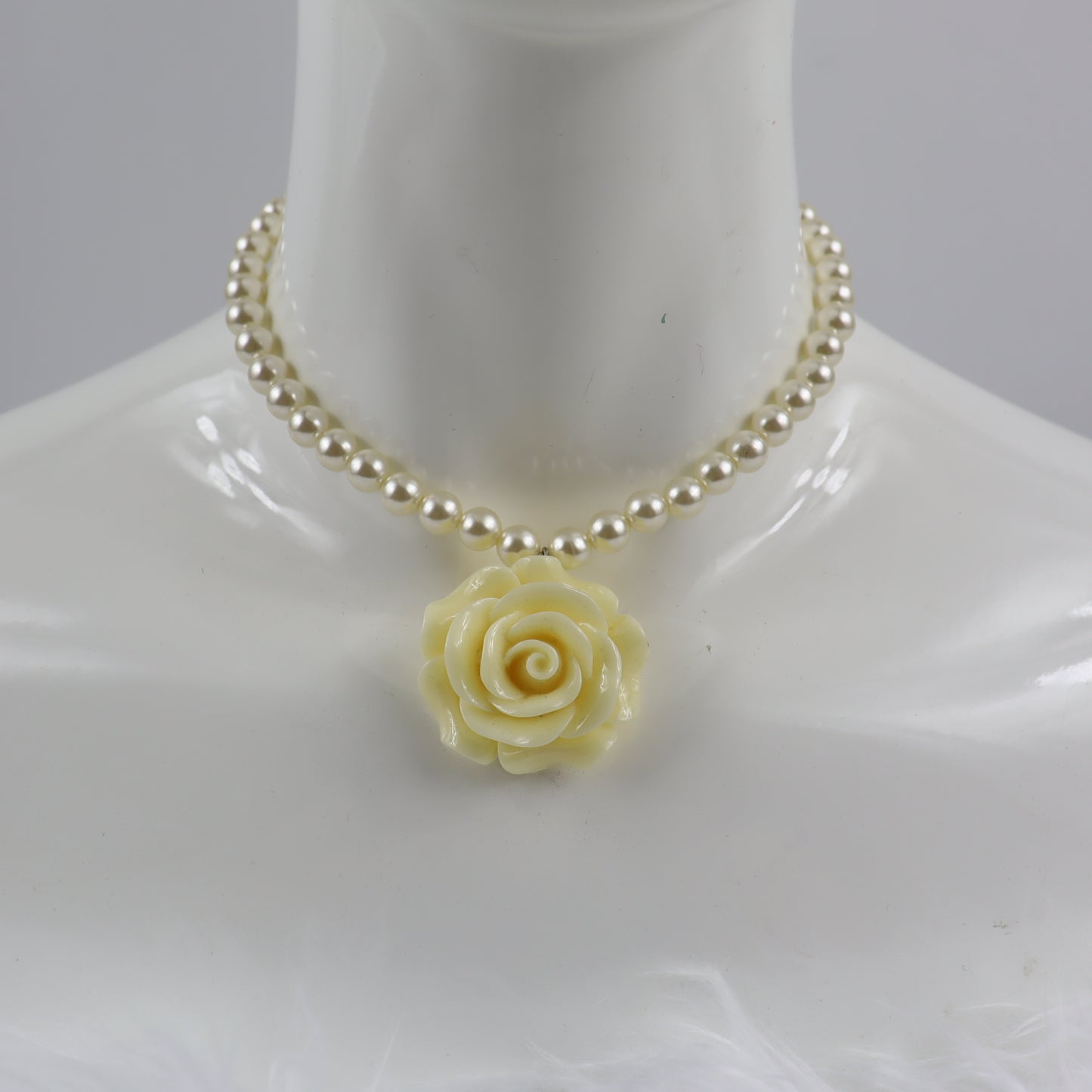 NECKLACE - LARGE WHITE ROSE