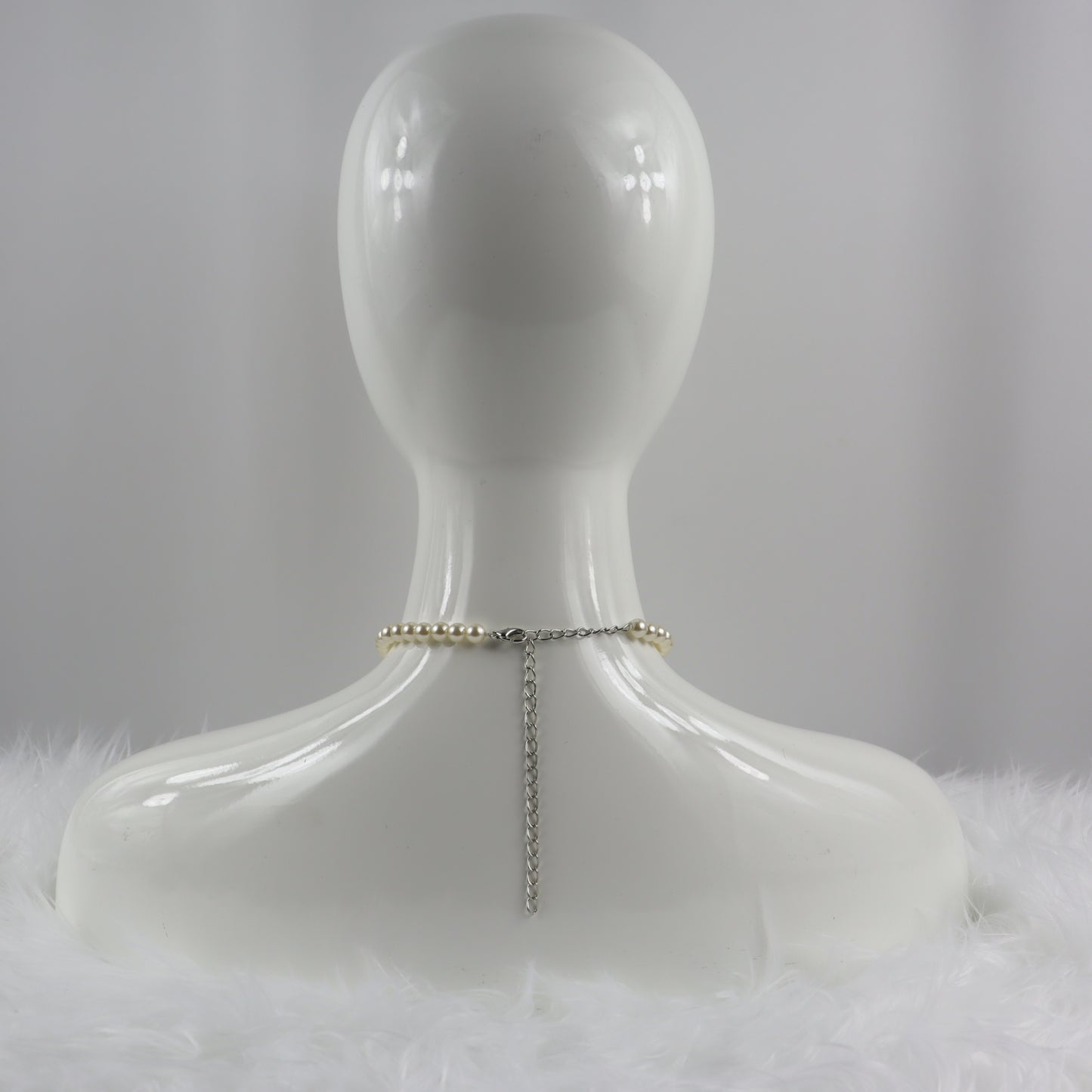 NECKLACE - LARGE WHITE ROSE