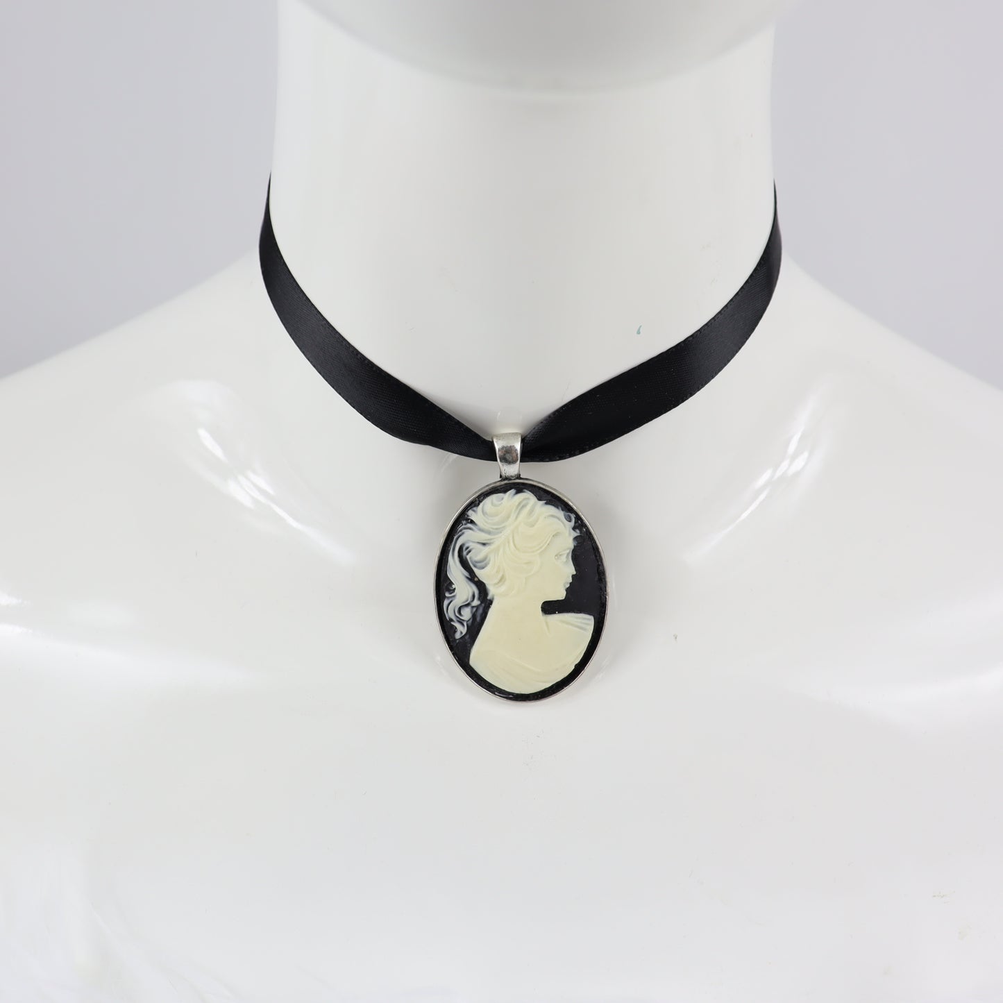 NECKLACE - CAMEO & SATIN RIBBON