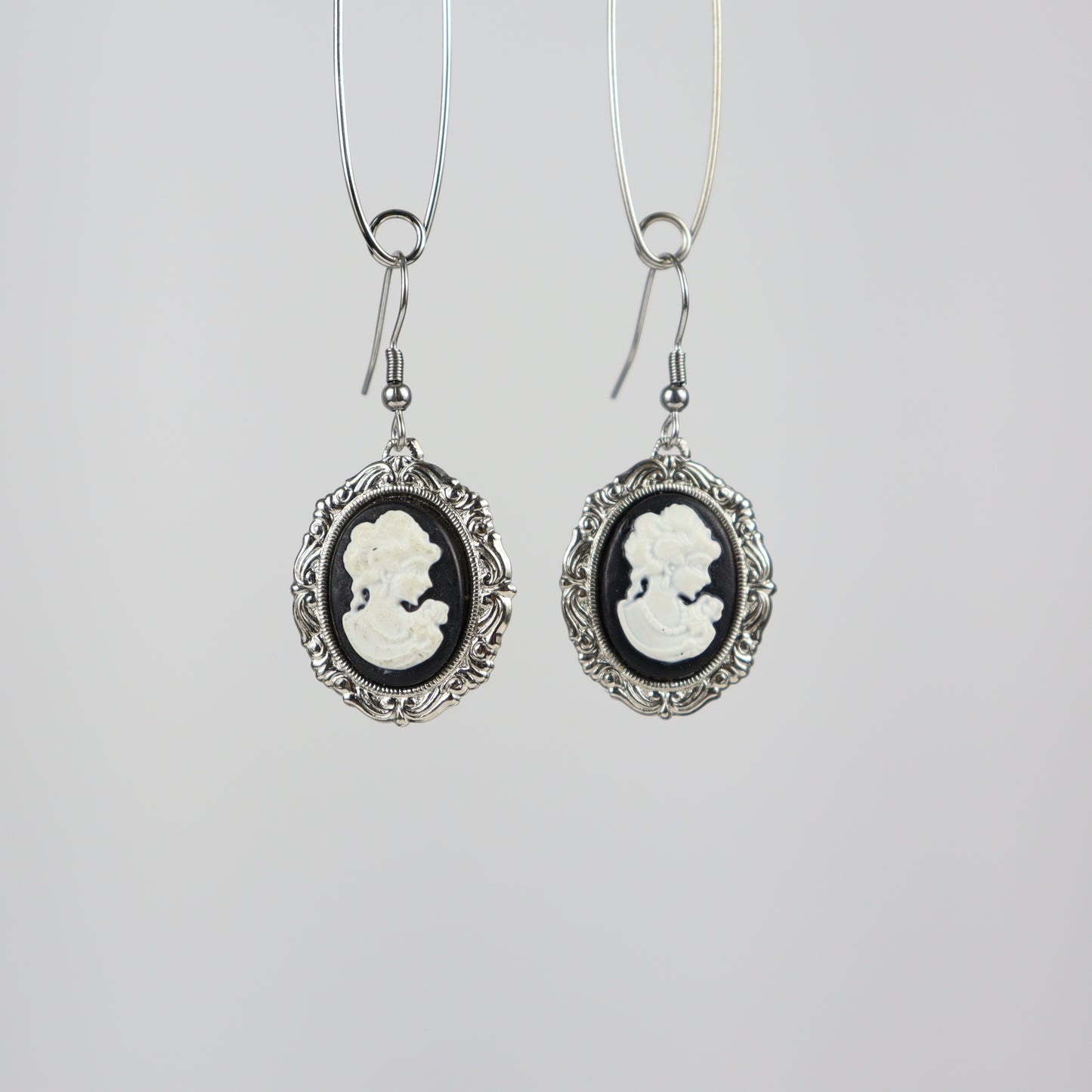 CAMEO EARRINGS - BLACK & WHITE