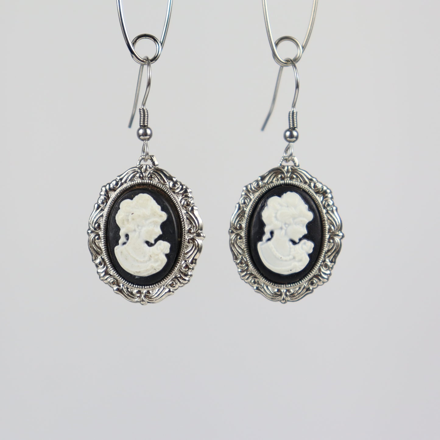 CAMEO EARRINGS - BLACK & WHITE