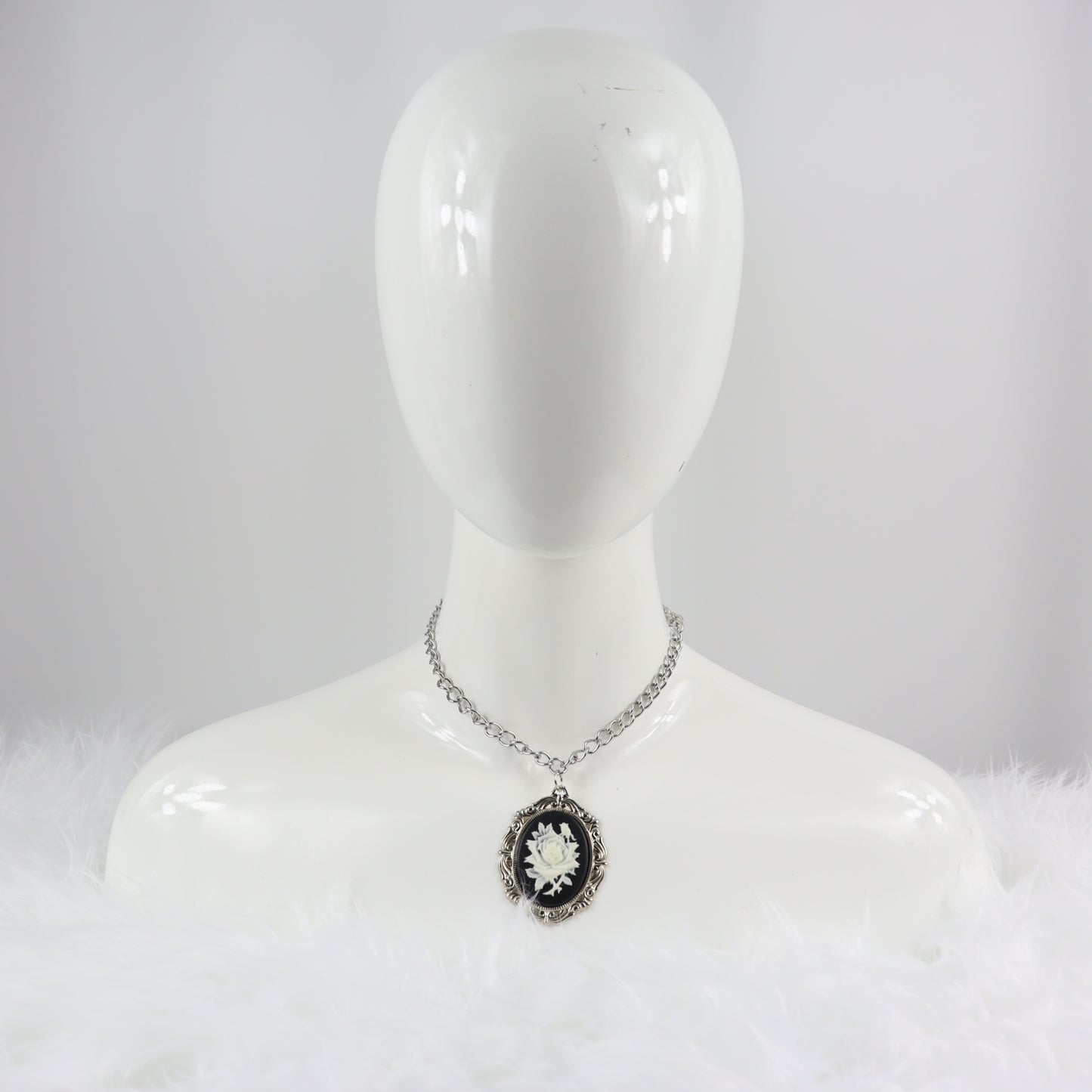 NECKLACE -    ROSE   CAMEO.