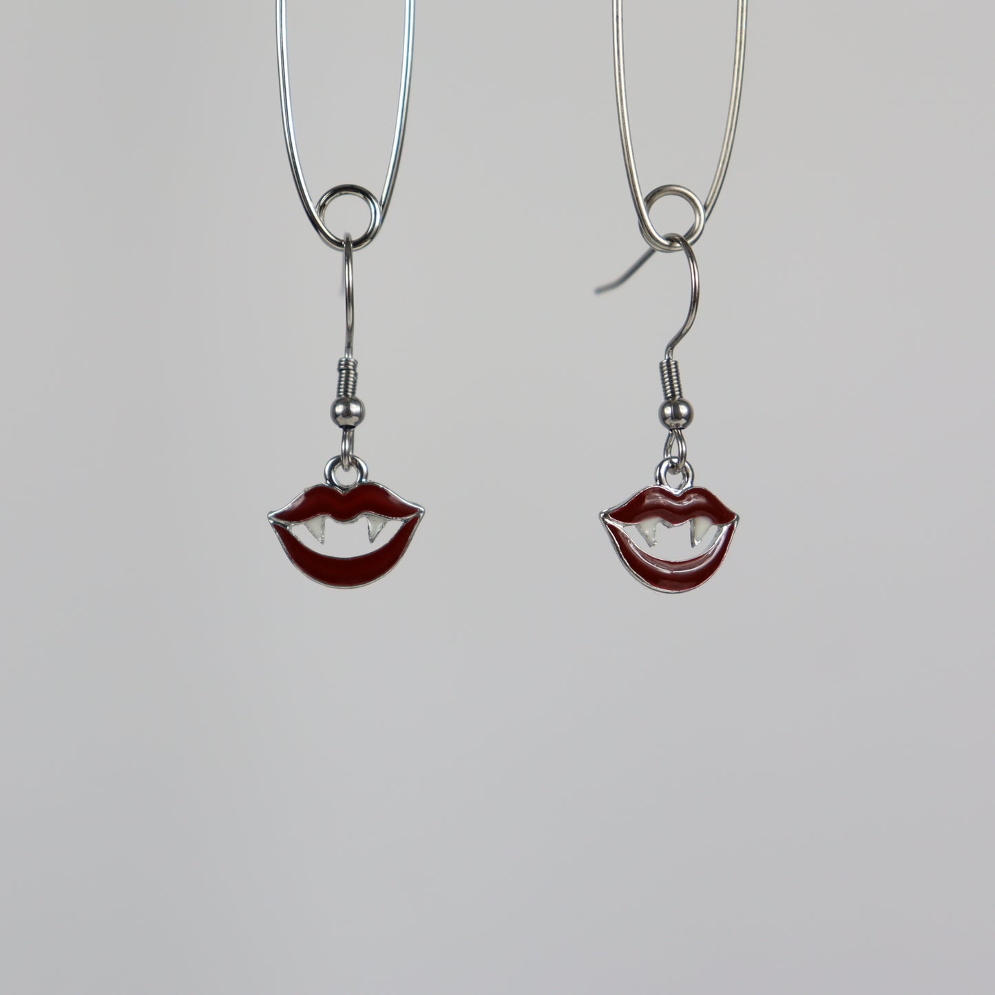 EARRINGS  -  VAMPIRE LIPS