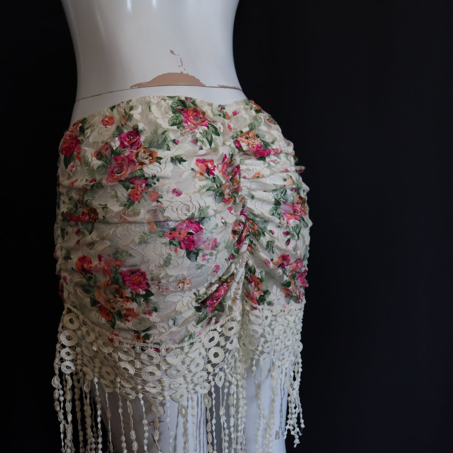 CREAMY ROSES LACE SKIRT